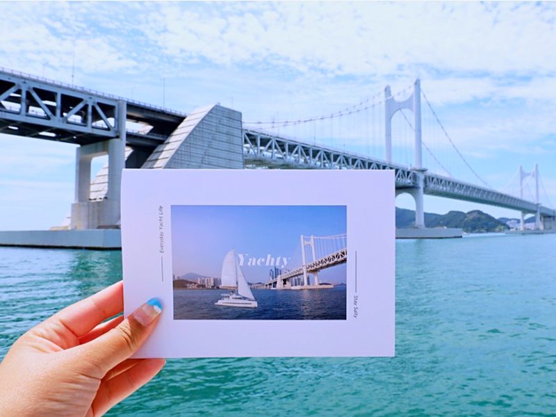 더베이101 전용 포토프레임에 담긴 폴라로이드 사진